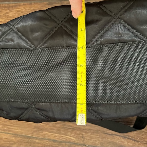 EUC Eddie Bauer quilted shoulder bag. Black. Lots of room! - Picture 15 of 15